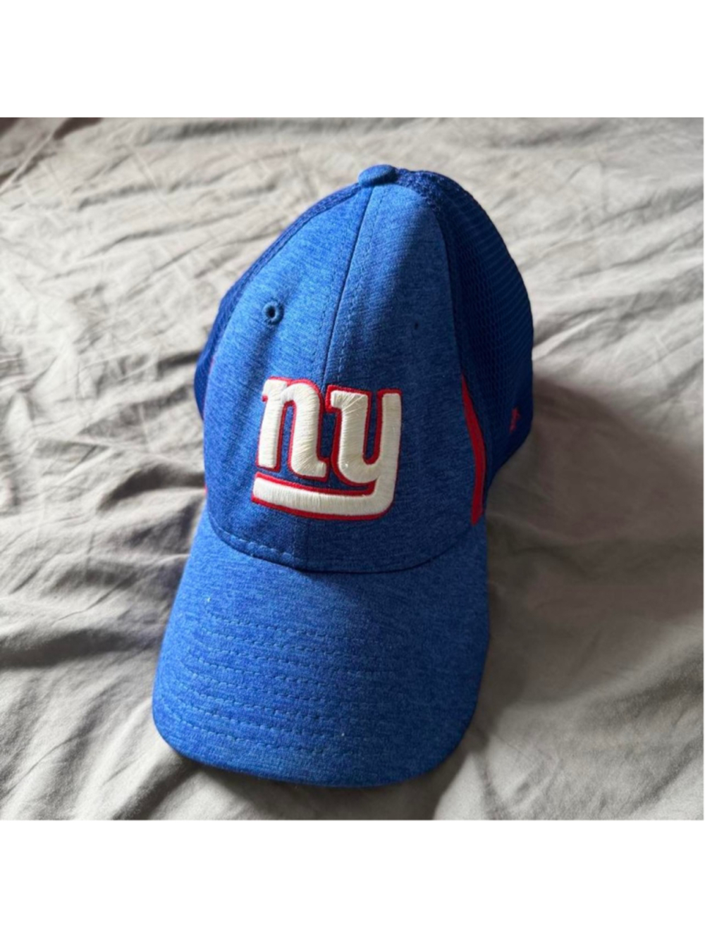 New York Giants New Era blue polyester cap with white and red 'ny' logo, size M/
